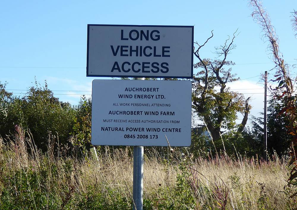 Sign at Entrance off B7086